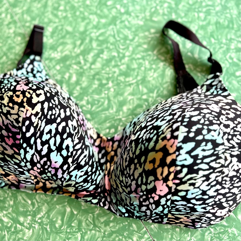 Torrid Curve Wireless Bra with a Watercolor Leopard Print on black Size US 42DDD